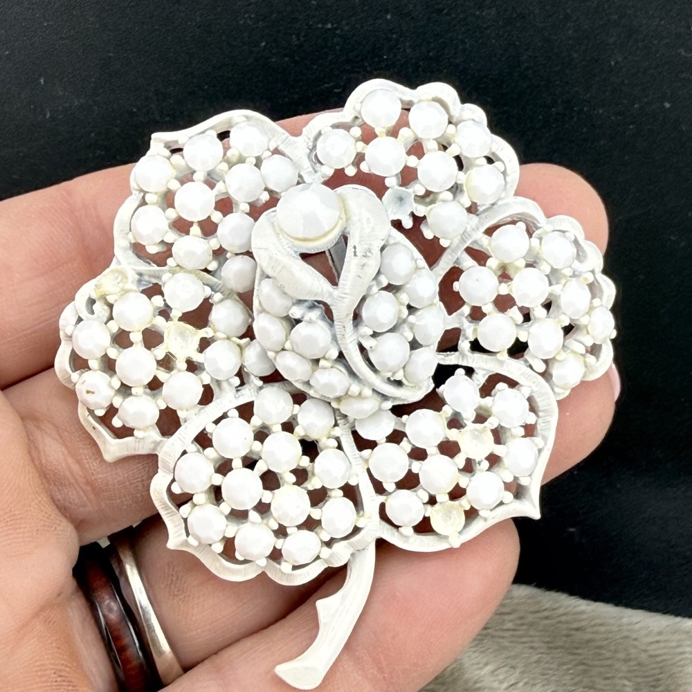 Vintage Weiss Brooch White Enamel Flower Rose Rhinestone